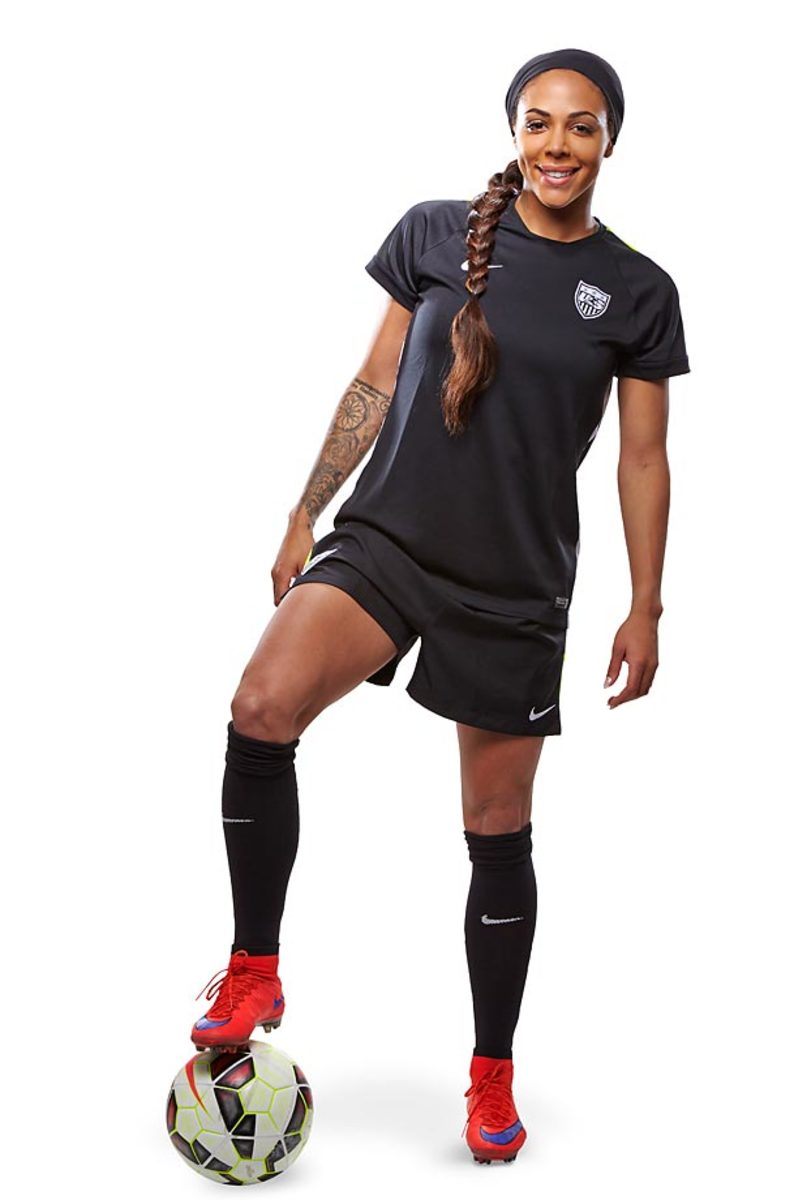sydney-leroux-X159570_TK3_1644-raw_mask.jpg
